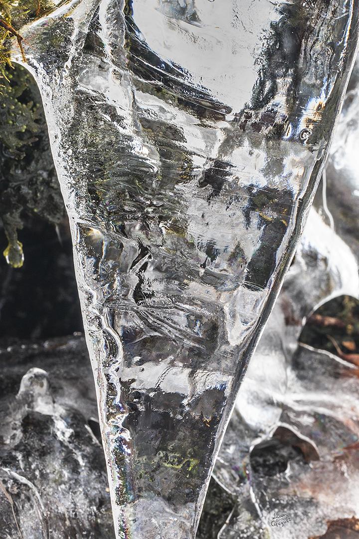 LliamGreguez Catskills iceformation ice iceart FrozenWater winter nature Stream naturephotography earthoutdoors roamtheplanet swivelable AgoraGallery Artist Macro Photography @str12ng