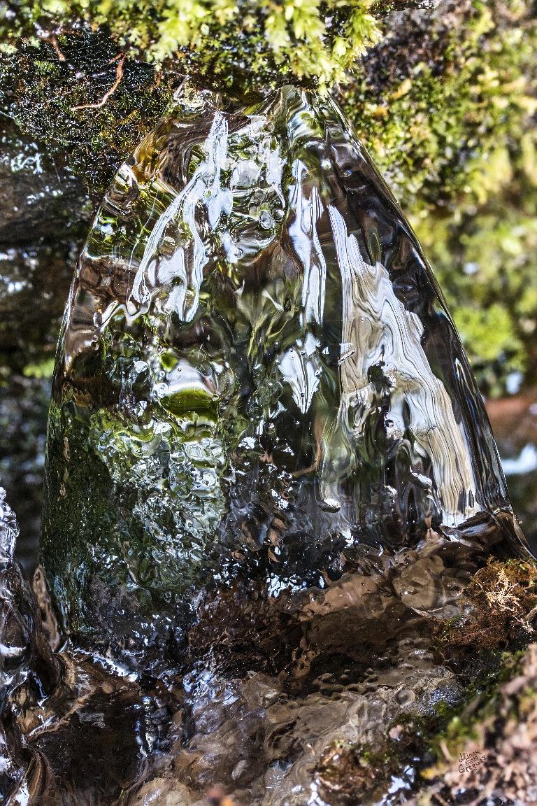 LliamGreguez 2025 Catskills iceformation ice iceart FrozenWater winter nature Stream naturephotography earthoutdoors roamtheplanet  Artist Macro Photography Str12ng Swivelable